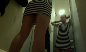 amateur-teen-reveals-her-slender-body-in-the-dressing-room
