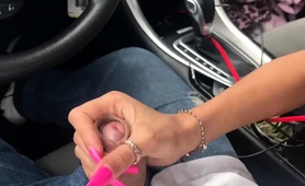 Sensual Teen Gives Her Boyfriend A Helping Hand In The Car