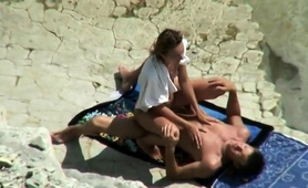 amateur-lovers-caught-having-wild-sex-at-the-beach