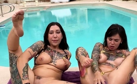 tattooed-lesbian-hotties-masturbating-together-poolside