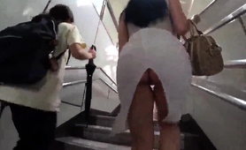 public-voyeur-upskirt-of-voluptuous-japanese-bombshell